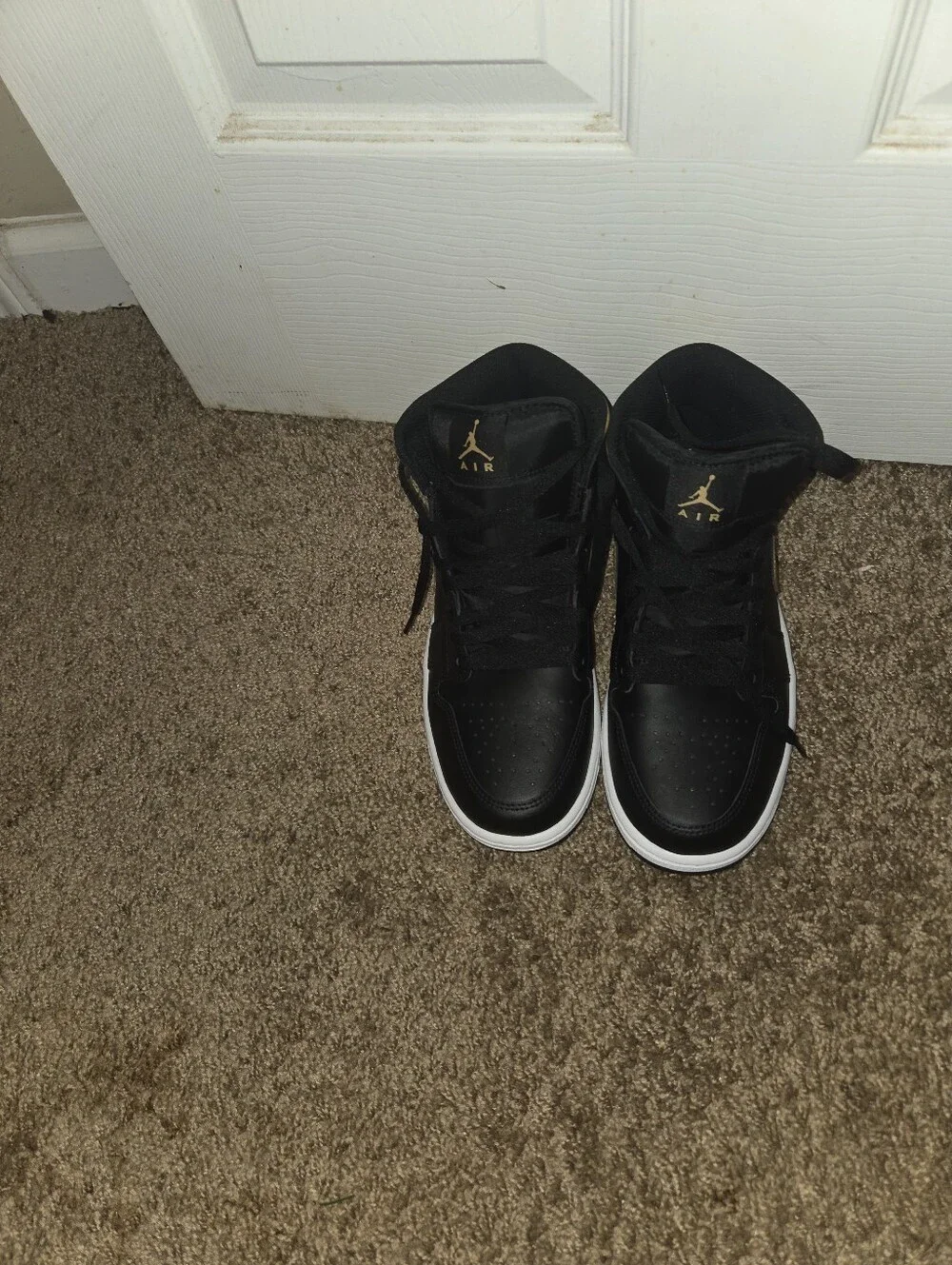 New Nike Air Jordan 1 Mid Size 9 Men Style DQ8426-071 Black White Mettalic Gold